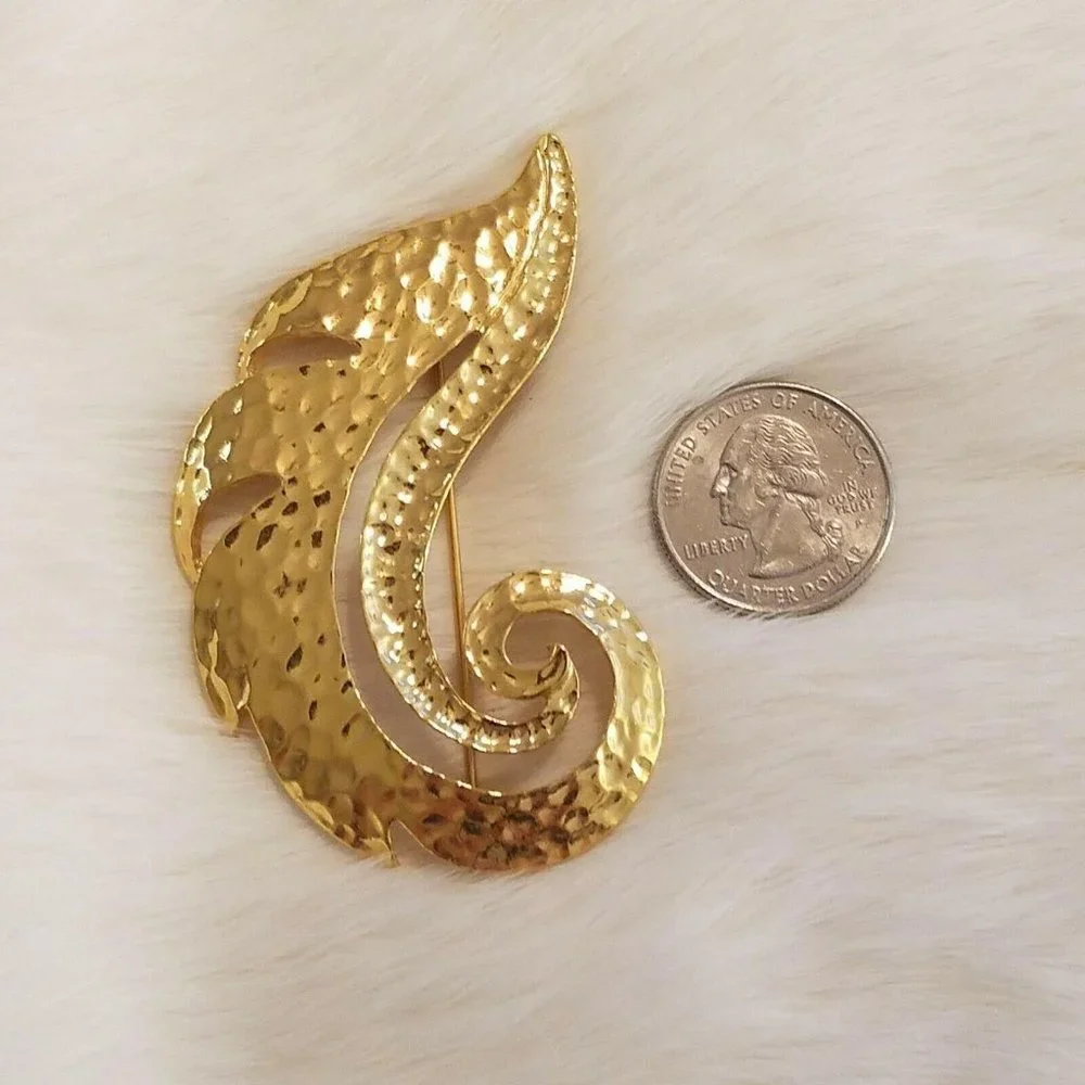 Modernist Leaf Brooch Gold Swirl Pin Hammered Textured Open Work Artsy Boho 2911